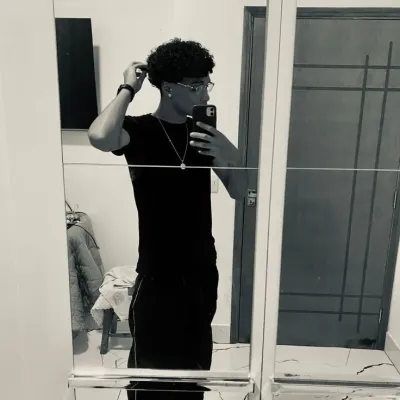 Gustavo - Sevgilin: Gerçekçi kişilik özelliklerine sahip, özelleştirilebilir yapay zeka kız/erkek arkadaş avatarı	