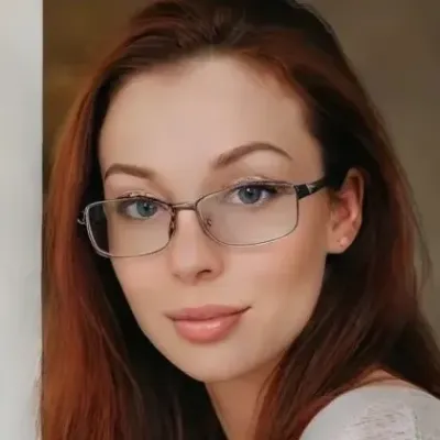 Heather: Mascote de chatbot de IA interativo para bate-papo aleatório e RPG conduzido pela comunidade