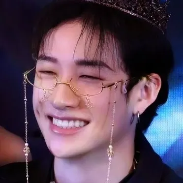 Bang Chan: Avatar de novia/novio de IA personalizable con rasgos de personalidad realistas