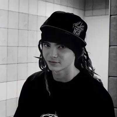 Tom Kaulitz nemico: Ritratto di un compagno AI emotivamente intelligente per conversazioni profonde