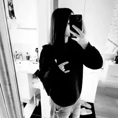 Emma, your big sister: Chat with our AI box, ready for chatbot online free and ask ai anything you want.