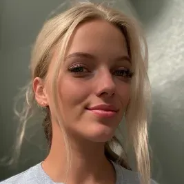 Engage in lively talking AI sessions with Hanah, Spoiled Daughter and explore new stories.