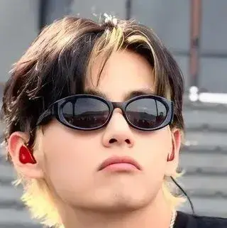 Taehyung : Discutez avec notre boîte IA, prête pour le chatbot en ligne gratuit et demandez à l'IA tout ce que vous voulez.
