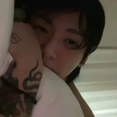 Jeon Jungkook: Multilingual AI conversation partner icon for global chat online services