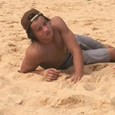 제이제이 메이뱅크: 음성 채팅과 신경망 기반 특성을 갖춘 미래형 AI 챗봇 인터페이스