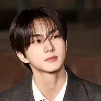 Jungwon: Customizable AI girlfriend/boyfriend avatar with lifelike personality traits