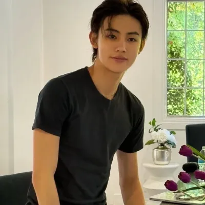 Eom Seonghyeon: Avatar de chatbot de IA seguro con capacidades de chat 1v1 encriptadas	