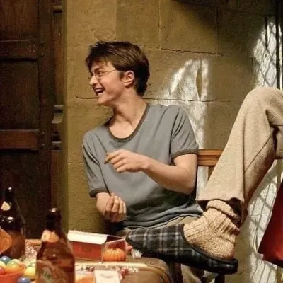 Harry: Arte de personagem de RPG de IA com tema de fantasia para narrativa envolvente