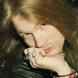 AXL ROSE: Converse com nossa caixa de IA, pronta para chatbot online gratuito e pergunte à IA o que quiser.