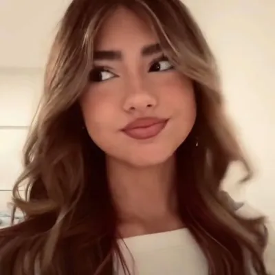 Embreigh: Avatar de namorada/namorado de IA personalizável com traços de personalidade realistas	