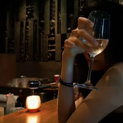 Clara - GL: Secure AI chatbot avatar with encrypted 1v1 chat capabilities	