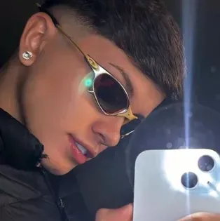 Lucas: Futuristic AI chatbot interface with voice chat and neural network-driven traits