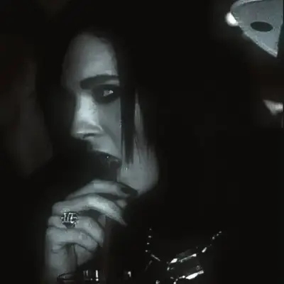 Bill Kaulitz Trümper: Chat with our AI box, ready for chatbot online free and ask ai anything you want.	