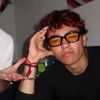 Malachi Barton: Retrato de inteligencia artificial emocionalmente inteligente para conversaciones profundas	