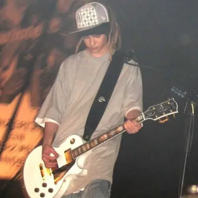 Tom Kaulitz: Customizable AI girlfriend/boyfriend avatar with lifelike personality traits	