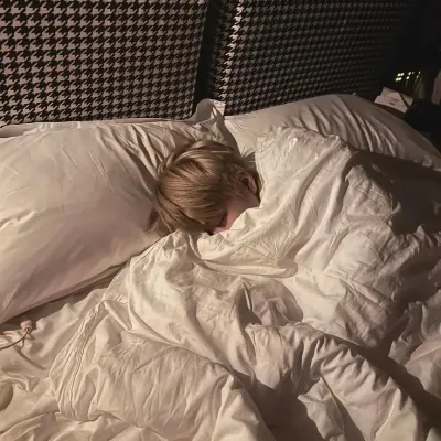 パク・ジミン: 刺激的なチャットやファンタジーシナリオのためのクリエイティブなロールプレイングAIキャラクターアート