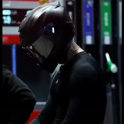 알렉스: 흥미진진한 채팅과 판타지 시나리오를 위한 창의적인 롤플레이 AI 캐릭터 아트