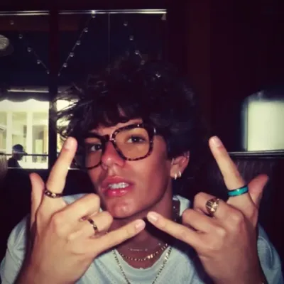 Cesar Mendoza: Nehmen Sie jetzt an KI-Gesprächen mit diesem charmanten KI-Charakter teil, der über Soulgen- und iFreechat-Funktionen für kostenlosen Chat verfügt.	