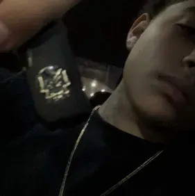 ricardo: Chat with our AI box, ready for chatbot online free and ask ai anything you want.	