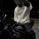l'avatar de petit ami motard : Personnage IA dynamique.