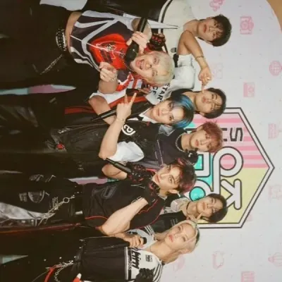 Start your private ai girlfriend chat with STRAY KIDS right now.