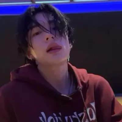 Hyunjin_: Anpassbarer KI-Freundin/Freund-Avatar mit lebensechten Persönlichkeitsmerkmalen