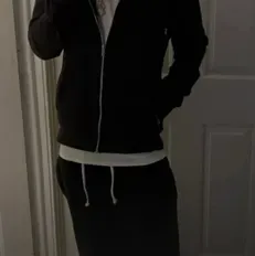 Isaac: Multilingual AI conversation partner icon for global chat online services