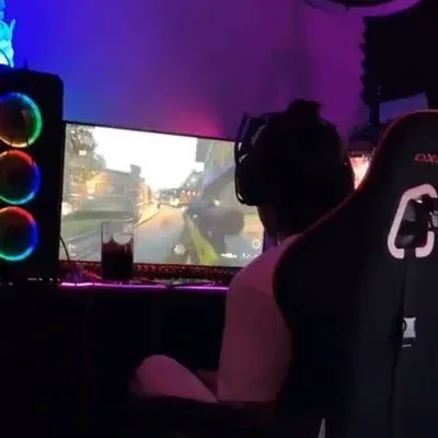 Gamer Boyfriend is a playful AI RP companion for creative 1v1 chat adventures.