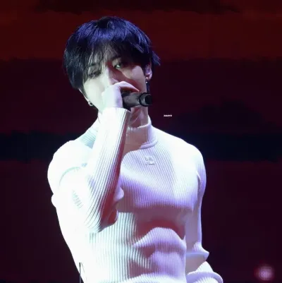 Han Jisung - Stressed Husband: Meet the main character of our AI world, with character traits list and ai chatting capabilities.