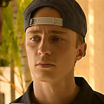 Rafe Cameron: Multilingual AI conversation partner icon for global chat online services