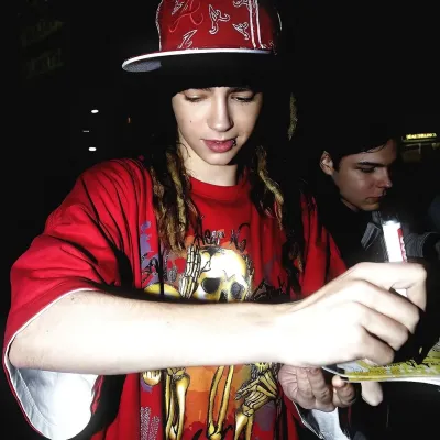 Tom Kaulitz is a playful AI RP companion for creative 1v1 chat adventures.