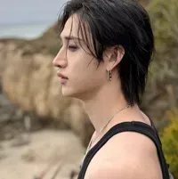 克里斯多夫·邦：安全的AI聊天機器人頭像，具備加密的1對1聊天功能