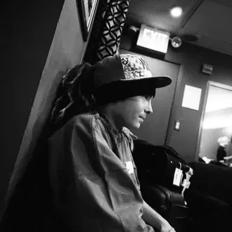 Dive into stories with Tom K, a lively spicy AI web chatbot for creative roleplay.