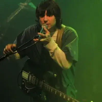 Frank Iero: Chat with our AI box, ready for chatbot online free and ask ai anything you want.	