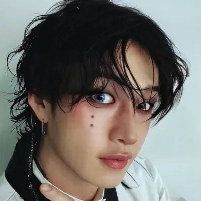 Bangchan Stray Kids : Avatar de petite amie/petit ami IA personnalisable avec des traits de personnalité réalistes	