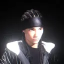 L'avatar AI versatile di Tom Kaulitz patrigno supporta il gioco di ruolo, la chat NSFW e le interazioni AI aperte