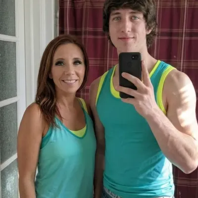 твоя жена и её парень Джон-Люк: Исследуйте мир ИИ с нашим неограниченным ИИ и бесплатным неограниченным чатом онлайн, работающим на основе ролевой игры Warhammer Fantasy.	