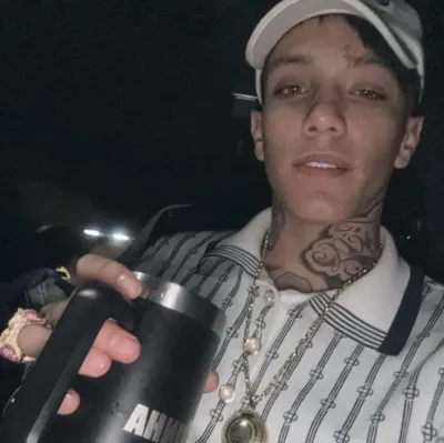 Gustavo Kabrinha: Küresel çevrimiçi sohbet hizmetleri için çok dilli yapay zeka sohbet ortağı simgesi