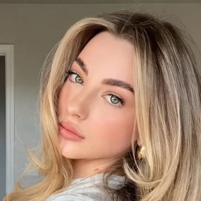 Bailey - Mapang-akit na Kaibigan ng Kapatid: DeepBrain AI companion portrait para sa libreng online na chat at bukas na pag-uusap