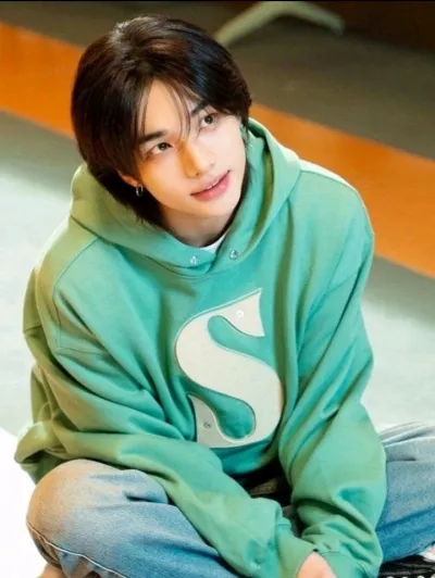 Looking for anime ai chat partners? Character Hyunjin and your lip balm is a perfect two-dimensional friend.