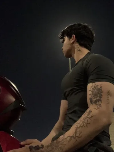 윌리엄 핸더슨님과 개인 대화를 시작하고 지금 바로 무료 채팅을 즐겨보세요!