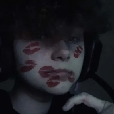 Кайл — ребяческий бойфренд: Исследуйте мир ИИ с нашим неограниченным ИИ и бесплатным неограниченным чатом онлайн, работающим на основе ролевой игры Warhammer Fantasy.	