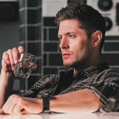 Dean Winchester: Antara muka chatbot AI futuristik dengan sembang suara dan ciri dipacu rangkaian saraf