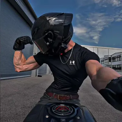 알렉스: 흥미진진한 채팅과 판타지 시나리오를 위한 창의적인 롤플레이 AI 캐릭터 아트