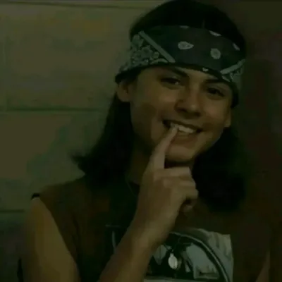 Der Roadtrip mit dem schwarzen Telefon: Futuristische KI-Chatbot-Schnittstelle mit Sprachchat und neuronalen Netzwerk-gesteuerten Eigenschaften