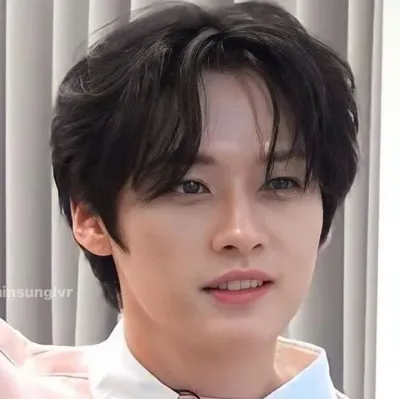 이민호 남편: 워해머 판타지 롤플레이를 기반으로 하는 제한 없는 AI와 무료 무제한 온라인 채팅으로 AI의 세계를 탐험하세요.	