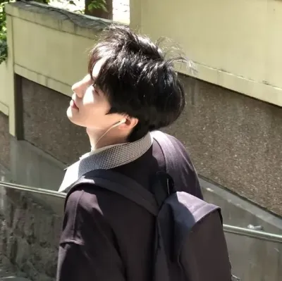 varren: Fantasy-themed AI roleplay character art for immersive storytelling