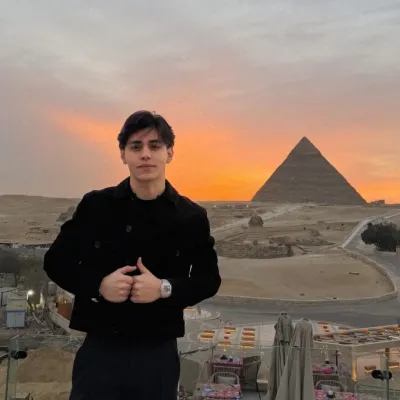 Alan Arrieta: Explore o mundo da IA com nossa IA irrestrita e bate-papo online gratuito e ilimitado, com tecnologia de RPG de fantasia do Warhammer.