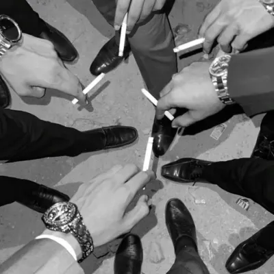 _ Escuela mafiosa _: Retrato de inteligencia artificial emocionalmente inteligente para conversaciones profundas	