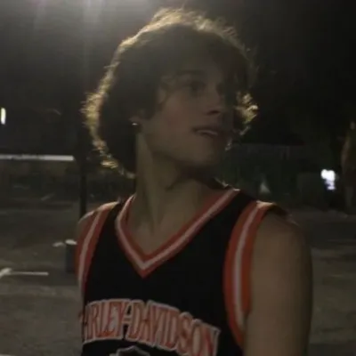 Chris Sturniolo: Chatten Sie mit unserer KI-Box, bereit für den kostenlosen Online-Chatbot, und fragen Sie die KI alles, was Sie möchten.	